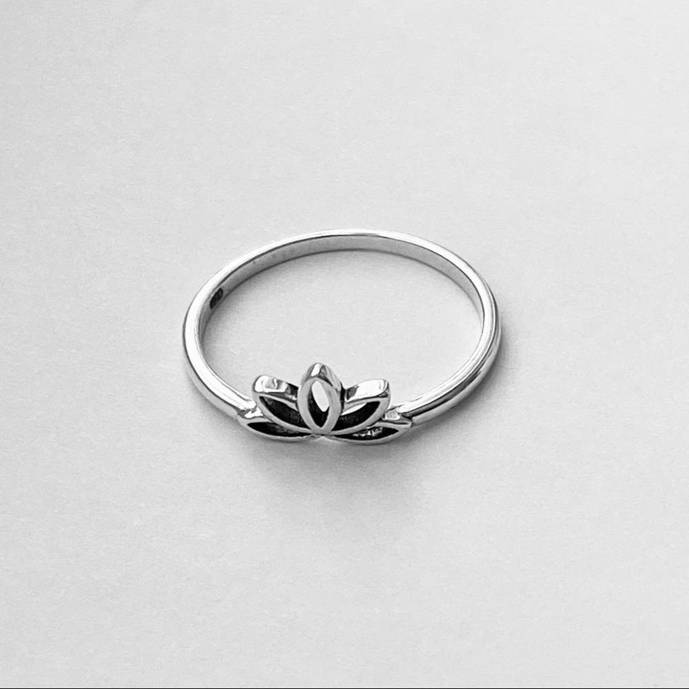 Sterling Silver Tiny Lotus Ring, Dainty Ring - Picture 6 of 15